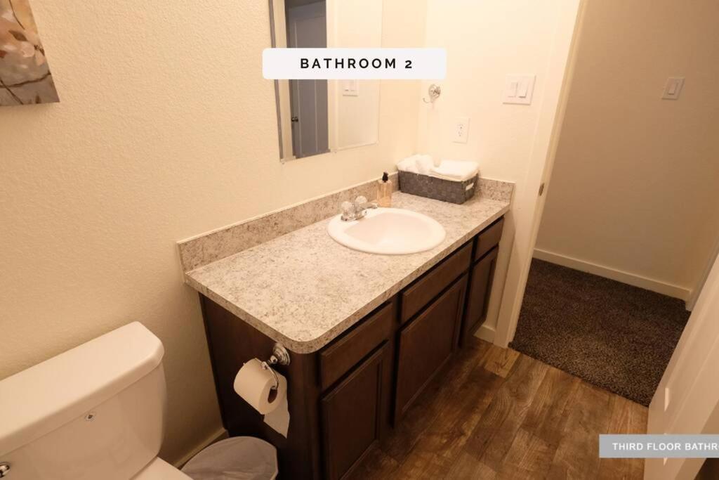 Вілла 3 Story, 3 Bdrm, 4 Beds, 2 Bath, North Houston, Iah - 10B Екстер'єр фото